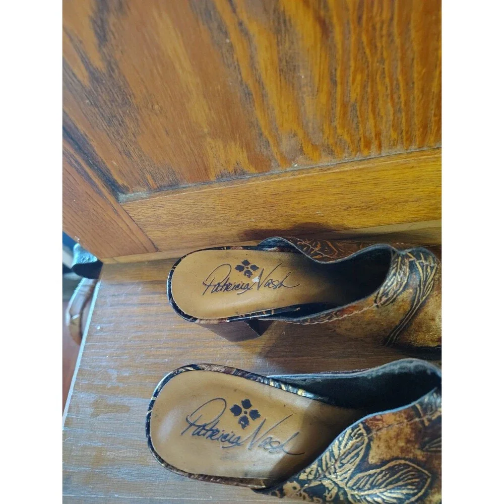 Patricia Nash Women's Ruffina Slip-On Mule, Chocolate/Gold Size 7.5 Flaw